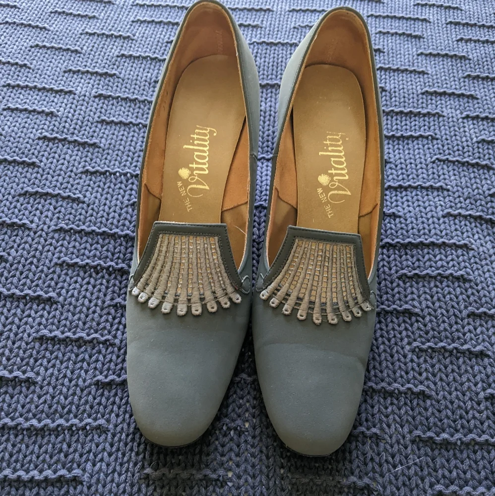 VTG Vitality Grey Heels Sz 7 - Picture 13 of 16